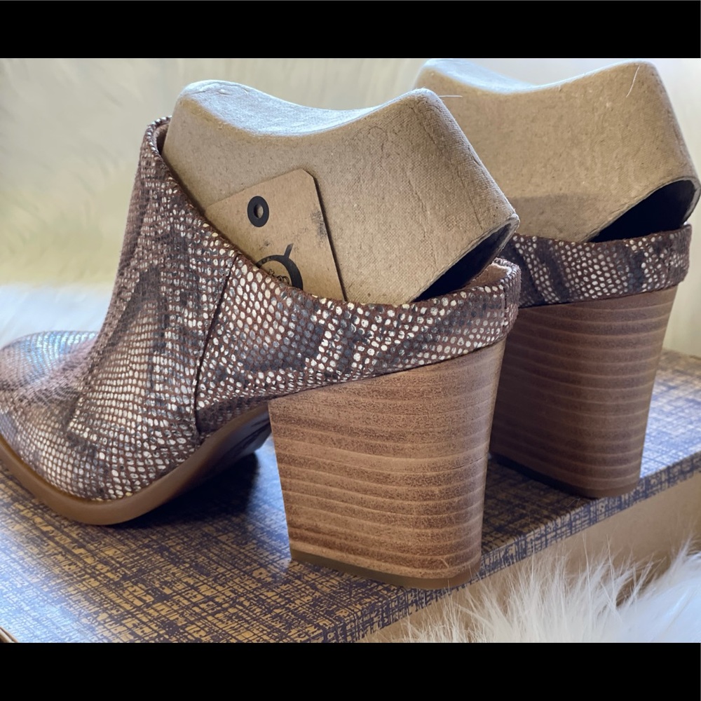 NEW BORN Eustis Snakeskin Mule - Picture 3 of 16
